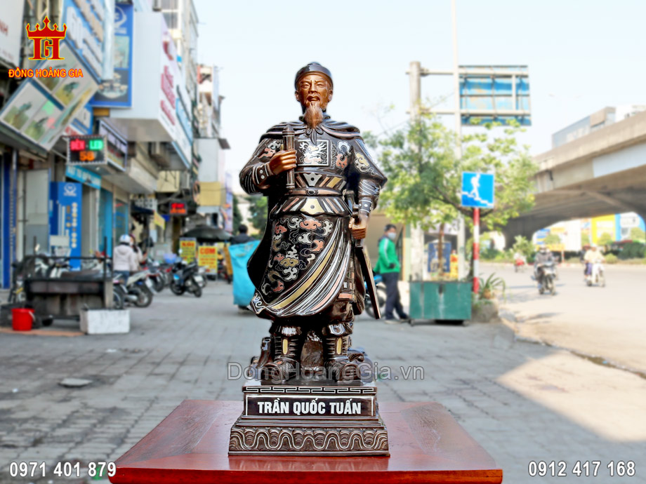 Bày trí tượng Trần Hưng Đạo là nét đẹp truyền thống được gìn giữ từ nhiều đời nay